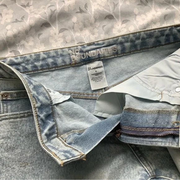 No Boundaries Light Blue Acid Wash Denim Cutoff Shorts Y2K summer festival - Picture 2 of 4